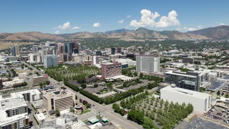 Beautiful-Salt-Lake-City-Landscape-on-Sunny-Utah-Summer-Day,-Aerial-Panorama