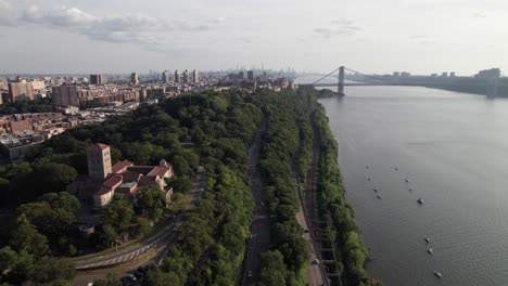 Fort-Tryon-Park-In-Inwood,-Manhattan,-New-York