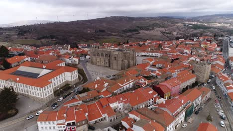 Catedral-Y-Ciudad-De-Guarda-En-Portugal-Vista-Aérea