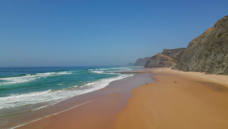 Luftaufnahme-Des-Wunderschönen-Sandstrandes-Von-Cordoama-An-Der-Vicentina-Küste,-Algarve,-Portugal