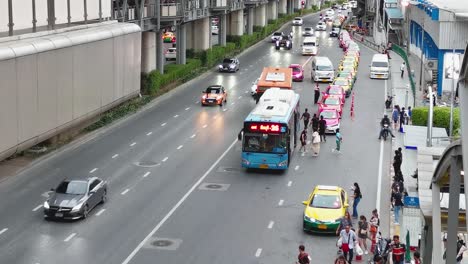 Thailand's-Transportation-Services-with-Taxi's-and-Buses-Picking-Up-and-Dropping-Off-Passengers-at-Lad-Phrao,-Bangkok