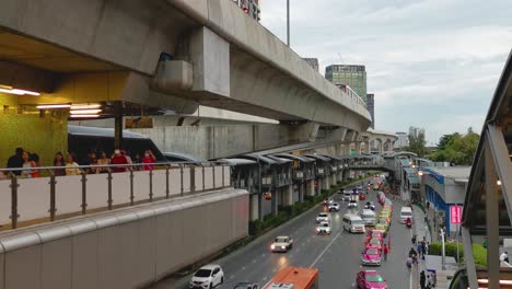 BTS-Skytrain-Station-at-Lad-Phrao-in-Bangkok,-Thailand-with-Traffic-Below