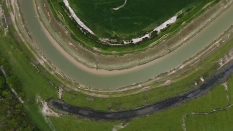 Bird's-eye-view-of-a-bend-in-a-river-in-Sussex,-UK