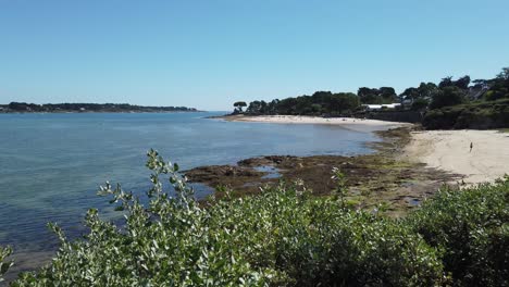 Panoramablick-Von-Rechts-Nach-Links-Auf-Den-Strand-Von-La-Trinité-sur-Mer-In-Der-Bretagne,-Frankreich