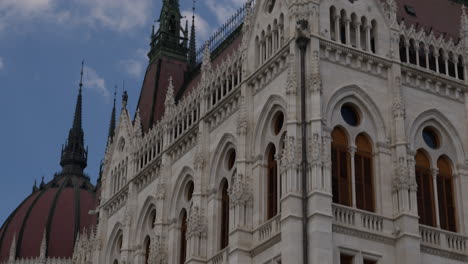 Highlighting-the-Gothic-Revival-Style-of-the-Hungarian-Parliament-Building