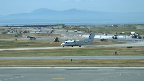 Avión-Turbohélice-Cma-Dash-8-En-El-Aeropuerto,-Wip-Notam-Emitido