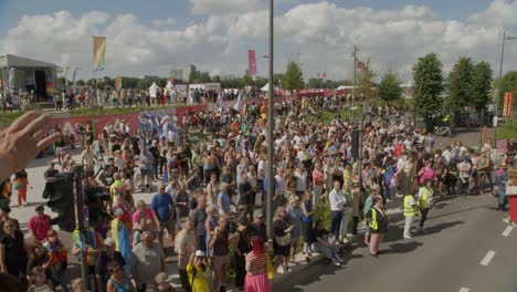Zuschauer-Während-Der-Antwerpener-Pride-Parade-2023-In-Belgien