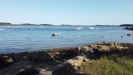 Panoramic-view-from-right-to-left-from-Prequ'ile-de-Berder-in-Brittany,-France-over-the-magnificent-Golfe-du-Morbihan