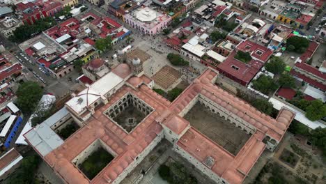Oben-Die-Kirche-Santo-Domingo-Und-Das-Ehemalige-Kloster-In-Oaxaca,-Mexiko
