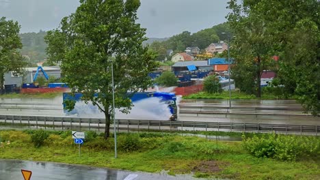 Heavy-rain-causes-flooding-for-traffic-in-Molndal