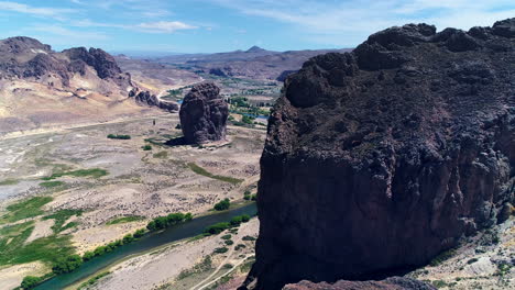 Opening-shot-with-a-drone-on-the-stone-of-piedra-parada-in-Argentina,-provincia-of-Chubut