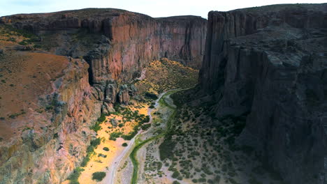 Canyon-from-a-drone-going-down-into-it