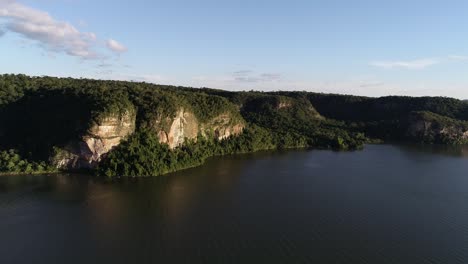 Aerial-Shot-Of-Magnificent-Rocky-Hills-In-Parana-River,-Teyu-Cuare-Park,-Argentina