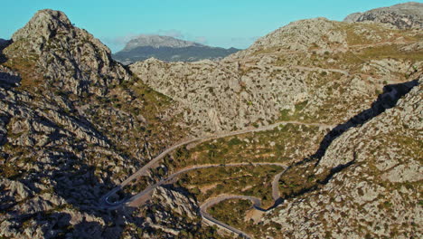 Kurvenreiche-Straße-Von-Nus-De-Sa-Corbata-Auf-Mallorca,-Spanien---Drohnenaufnahme