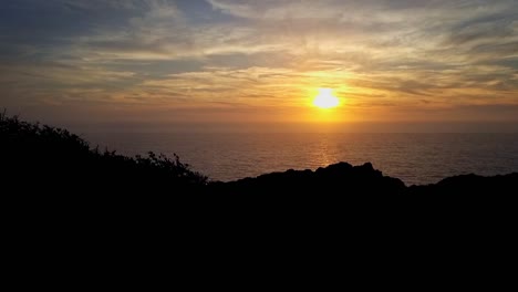 Atemberaubender-Blick-Auf-Die-Meereslandschaft-Bei-Sonnenuntergang-Im-Zeitraffer,-Cabo-De-San-Vicente,-Portugal