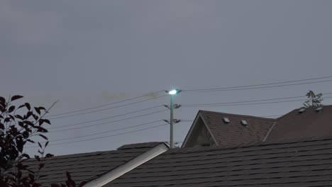 hydro-power-line-burning-causing-power-outage-in-mississauga-accident