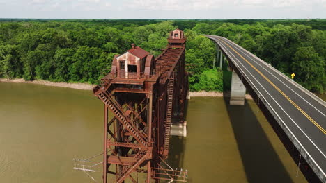 Main-Highway-Near-Rusty-Truss-Bridge-Over-White-River-In-Twin-City-Riverfront-Park,-Arkansas,-USA