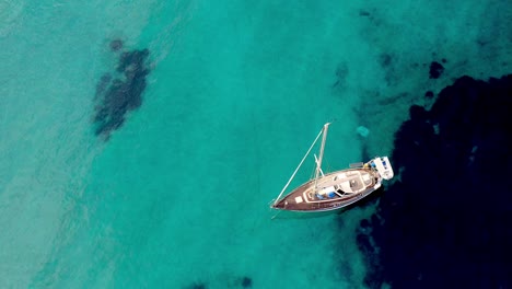 Aerial---Top-Down-View-Of-Catching-Luxury-Boat-And-Clear-Water
