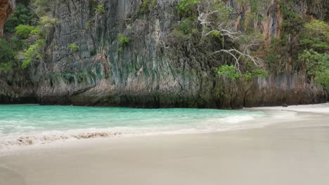 Aguas-Turquesas-En-Una-Hermosa-Playa-En-Tailandia