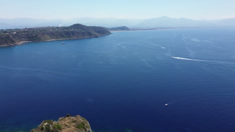 La-Playa-Azul-En-Una-Vista-Cinematográfica-De-Drones-Es-El-Mejor-Destino-Para-Viajar