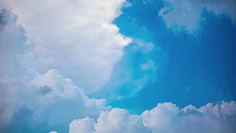 Große,-Flauschige-Wolken-Bilden-Sich-Und-Lösen-Sich-In-Der-Atmosphäre-Auf-–-Nur-Der-Himmel,-Wolkenlandschaft-Im-Zeitraffer