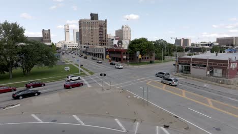 Pontiac,-Michigan-downtown-skyline-and-traffic-with-drone-video-stable