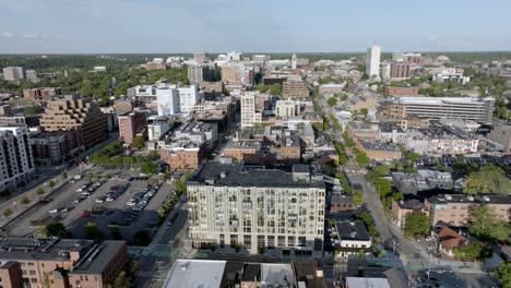 Downtown-Ann-Arbor,-Michigan-with-drone-video-moving-in