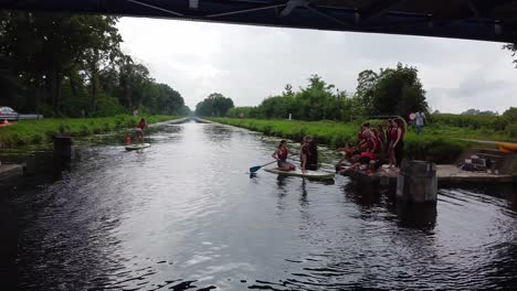 Teambuilding-sport-event,-supping-over-the-canal-with-two-persons
