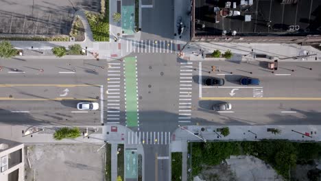 Downtown-Ann-Arbor,-Michigan-intersection-with-drone-video-moving-up