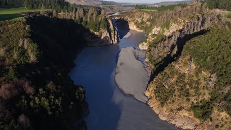 Increíble-Paisaje-Fluvial-Del-Desfiladero-De-Rakaia,-Nueva-Zelanda