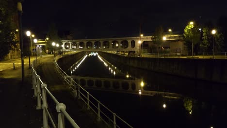 Vista-Panorámica-Del-Canal-De-Bruselas-En-Anderlecht-Por-La-Noche-En-Pont-Vierendeel