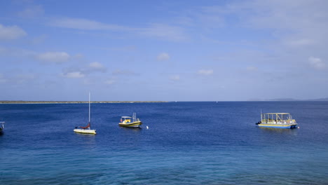 Boats-in-ocean-near-coast-of-Bonaire,-the-Caribbean,-the-Antilles