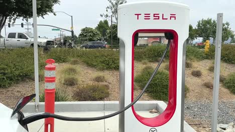Tesla-Supercharger-Station-V3-For-Electric-Vehicle-Cars