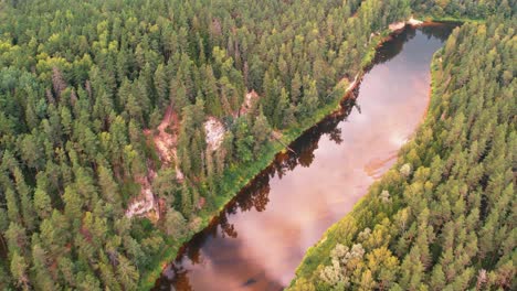 Lettischer-Fluss-Gauja-In-Der-Nähe-Von-Sietiņieza