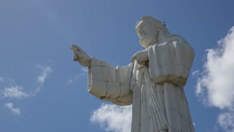 Close-up-timelapse-of-the-religious-jesus-statue-in-san-juan-del-sur-nicaragua