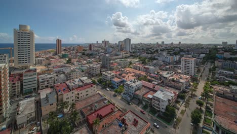 Hermoso-Panorama-Timelapse-Del-Centro-De-La-Ciudad-De-La-Habana-En-Cuba,-Pintoresco-Día-De-Verano