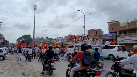Manifestación-Callejera-De-Un-Líder-Local-Sobre-El-Hinduismo-Y-Contra-La-Corrupción-Del-Gobierno-Durante-El-Día.-El-Video-Se-Toma-En-Jodhpur,-Rajasthan,-India,-El-13-De-Agosto-De-2023.