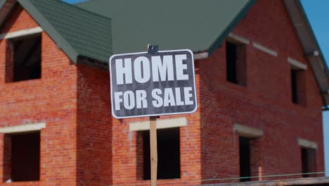 Home-for-sale-sign-inscription-note-tag-message-on-paper,-house-on-background,-advertising-selling