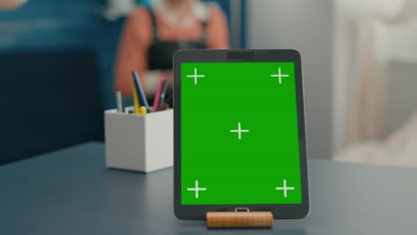 Close-up-of-tablet-computer-with-mock-up-green-screen-chroma-key-display