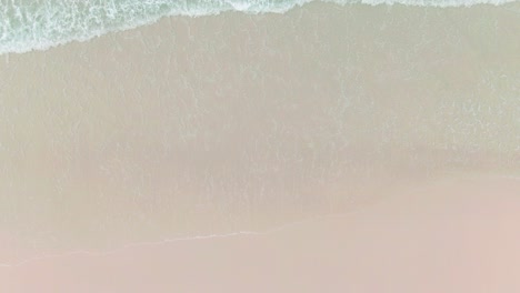Luftaufnahme-Von-Oben-über-Einem-Weißen-Sandstrand-In-Australien