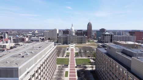 Edificios-De-Agencias-Estatales-En-El-Edificio-Del-Capitolio-En-Lansing,-Michigan,-EE.UU.