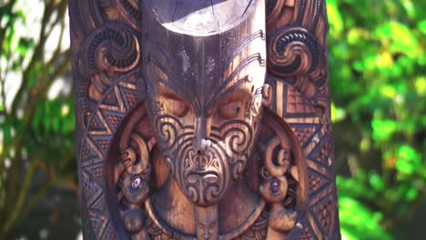 Traditional-Wood-Carving-Of-Maori-Warrior-Face-Mask-In-Rotorua,-New-Zealand