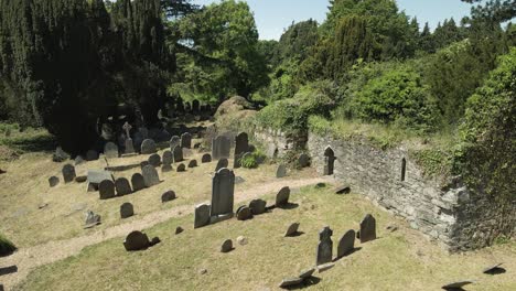 Grabsteine-Auf-Einem-Verlassenen-Keltischen-Friedhof-In-Der-Grafschaft-Wicklow,-Irland
