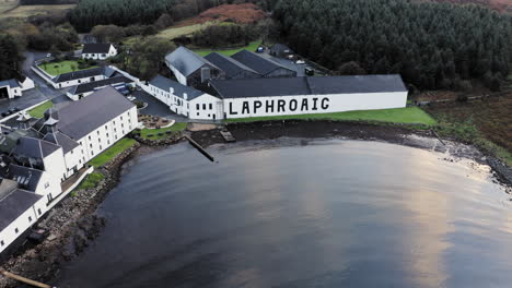 Whisky-Distillery-Aerial-Laphroaig-Panorama-over-Bay
