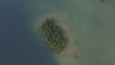 Drone-flies-over-islands-in-Azouzetta-Lake