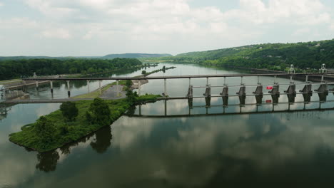 Mirror-Reflections-At-Arkansas-River-Under-Big-Dam-Bridge-Near-Cook's-Landing-Park-In-North-Little-Rock,-Arkansas,-USA