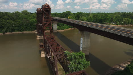 Rusty-Old-Truss-Bridge-Near-Grand-Prairie-Pump-Station-In-De-Valls-Bluff,-Arkansas,-USA