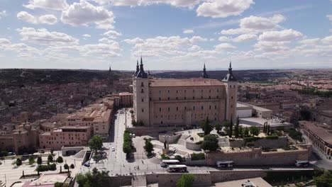 Establishing-shot-of-Alcazar-de-Toledo-fortification-in-Spain,-aerial