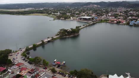 Narrow-causeway-connects-Flores-Island-to-city-on-Lago-Peten-Itza,-GTM
