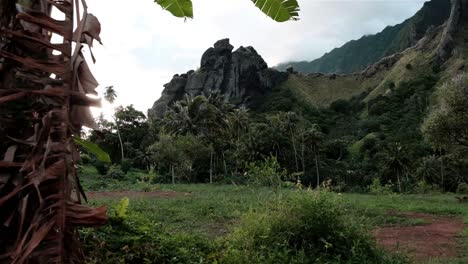 Beeindruckende-Landschaft-Der-Insel-Fatu-Hiva-In-Den-Marquesas